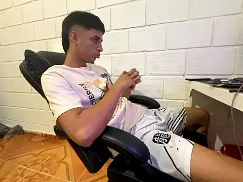 Snapshot of Max_TheHorseDick chatting on January 12, 2026, 10:25 pm Max TheHorseDick online show from January 12, 2026, 10:25 pm