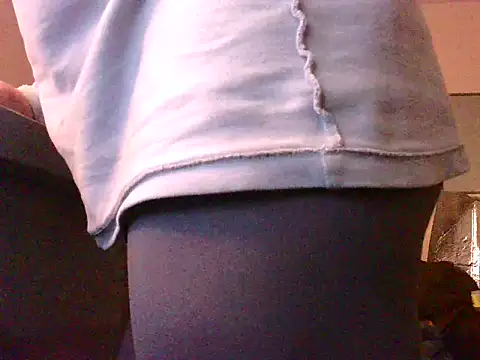 Snapshot of SDtinycok chatting on November 10, 2025, 8:25 pm SDtinycok online show from November 10, 2025, 8:25 pm