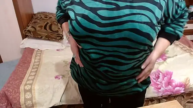 Snapshot of SweetMommaX chatting on February 17, 2025, 1:11 pm SweetMommaX online show from February 17, 2025, 1:11 pm