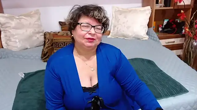 Snapshot of SweetMommaX chatting on December 24, 2024, 10:33 am SweetMommaX online show from December 24, 2024, 10:33 am