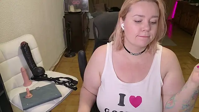 MargotGrey online show from April 6, 2026, 8:15 am