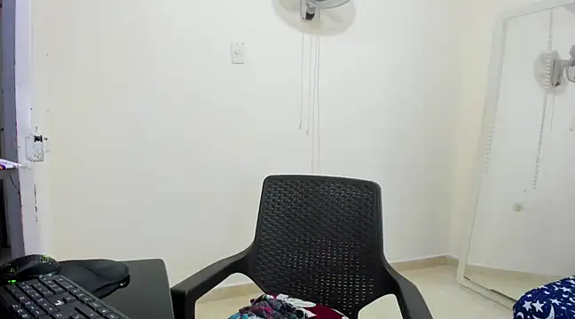 Snapshot of HUGEBOOBS_MILF chatting on February 14, 2025, 12:41 am HUGEBOOBS MILF online show from February 14, 2025, 12:41 am