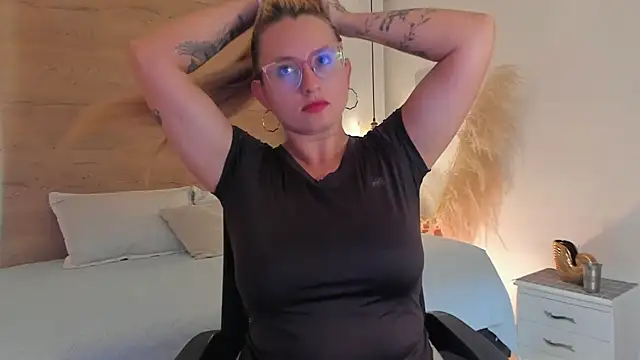 Snapshot of halaaa_1 chatting on June 24, 2026, 7:22 pm halaaa 1 online show from June 24, 2026, 7:22 pm