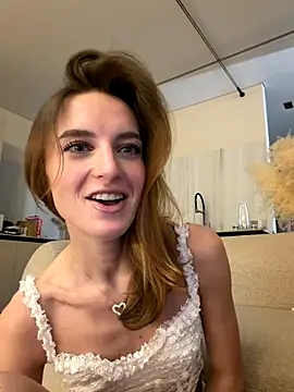 Snapshot of -AngelAri- chatting on November 15, 2025, 9:08 pm -AngelAri- online show from November 15, 2025, 9:08 pm