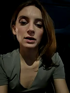 Snapshot of -AngelAri- chatting on December 13, 2025, 9:21 pm -AngelAri- online show from December 13, 2025, 9:21 pm