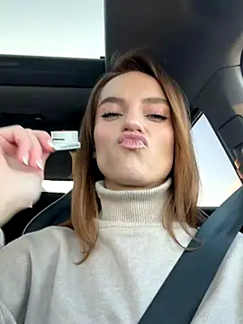 Snapshot of -AngelAri- chatting on December 14, 2025, 9:26 am -AngelAri- online show from December 14, 2025, 9:26 am