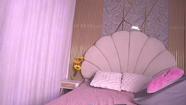 mssburbuja online show from April 15, 2026, 3:12 am