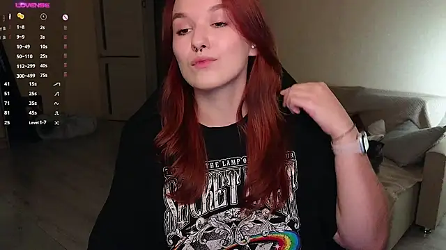 Snapshot of Val_lava chatting on October 2, 2025, 7:06 pm Val lava online show from October 2, 2025, 7:06 pm