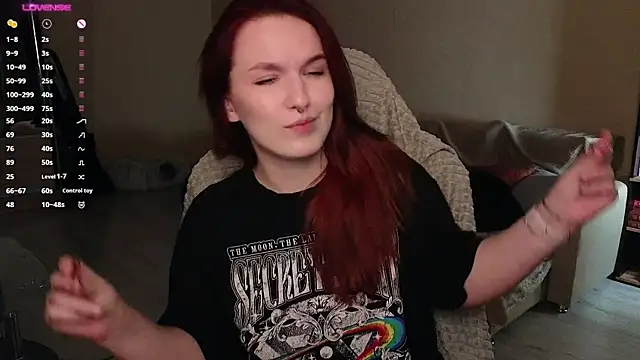 Snapshot of Val_lava chatting on November 18, 2025, 8:23 pm Val lava online show from November 18, 2025, 8:23 pm