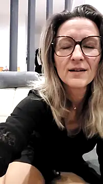 dancing sexy doll online show from October 24, 2025, 7:46 pm