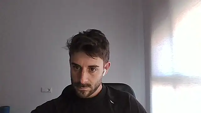 Snapshot of vargas90 chatting on December 17, 2025, 12:32 pm vargas90 online show from December 17, 2025, 12:32 pm