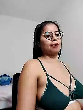 charlotte moineau online show from December 28, 2024, 2:11 am