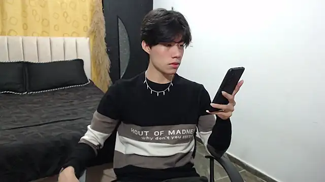 Snapshot of Elio-cam chatting on December 7, 2024, 8:16 am Elio-cam online show from December 7, 2024, 8:16 am