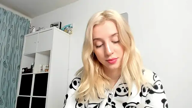 KenzieDawton online show from November 27, 2025, 4:46 am