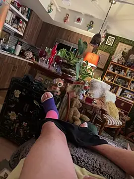 hothole4use online show from April 25, 2026, 11:57 pm