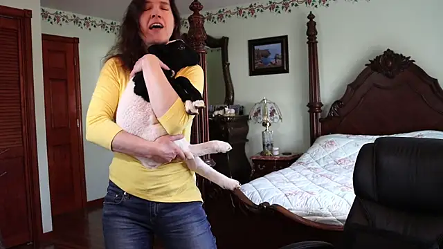 thornburyrose online show from March 3, 2025, 2:39 pm