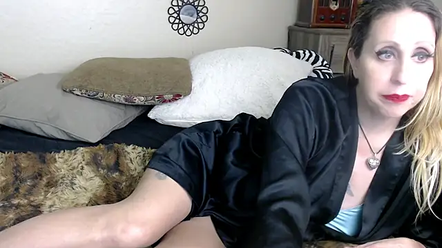 Lourdesnoirxh online show from February 24, 2026, 9:43 am