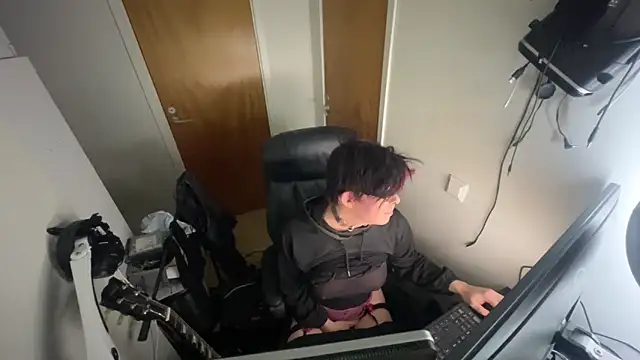 Snapshot of ecd011 chatting on March 16, 2025, 3:58 am ecd011 online show from March 16, 2025, 3:58 am