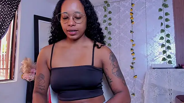 Snapshot of kelly_thomson chatting on February 13, 2026, 1:22 pm kelly thomson online show from February 13, 2026, 1:22 pm