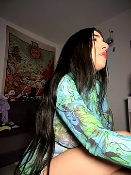 kiaraglam2 online show from November 28, 2025, 5:51 am