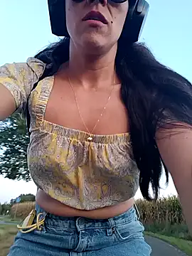 Snapshot of tinny_williams chatting on September 19, 2025, 5:39 pm tinny williams online show from September 19, 2025, 5:39 pm