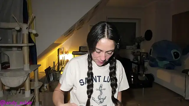 Snapshot of tinny_williams chatting on October 15, 2025, 4:33 am tinny williams online show from October 15, 2025, 4:33 am