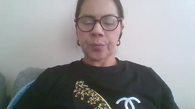 Snapshot of Sara_Brandon chatting on October 26, 2025, 4:18 pm Sara Brandon online show from October 26, 2025, 4:18 pm