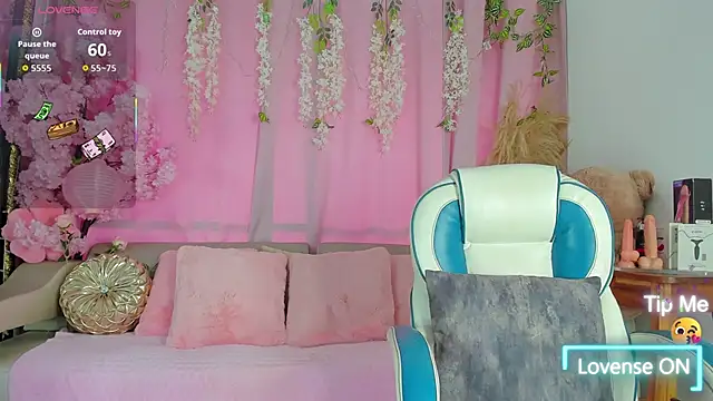 SammyGirlTS online show from November 10, 2025, 2:44 pm