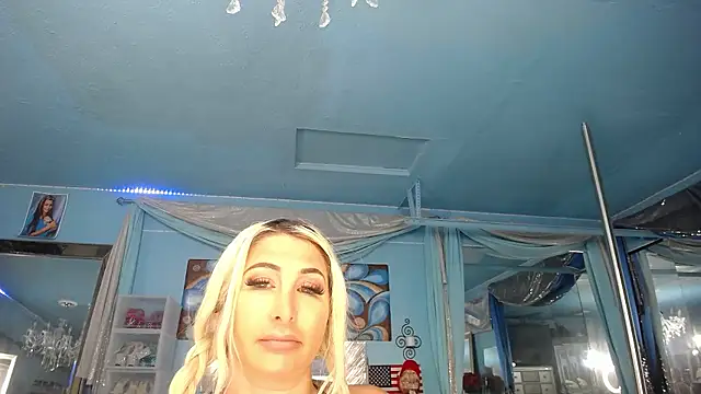 ADRIANNA FOX online show from January 8, 2026, 5:35 am