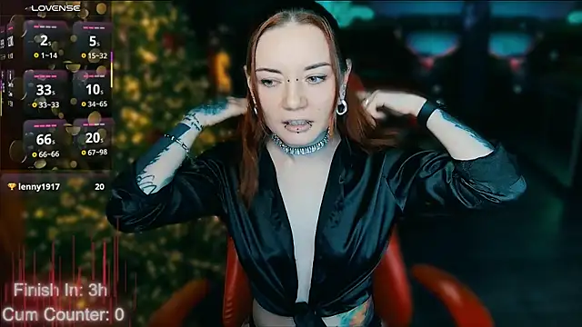 Snapshot of MaxPhoenixx chatting on January 18, 2026, 7:39 pm MaxPhoenixx online show from January 18, 2026, 7:39 pm