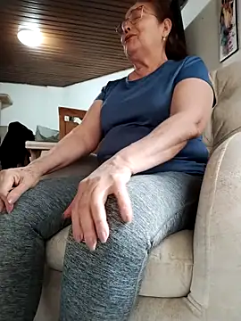 Vicky Rosse online show from April 17, 2026, 7:38 pm