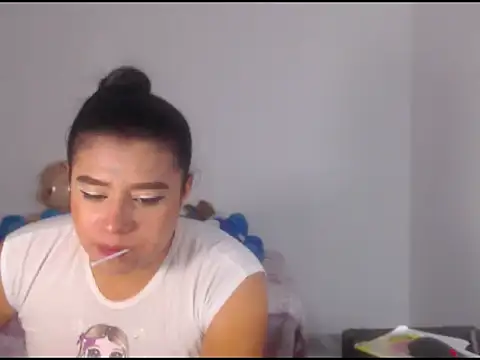 Snapshot of katrinawillff chatting on June 25, 2026, 1:47 am katrinawillff online show from June 25, 2026, 1:47 am
