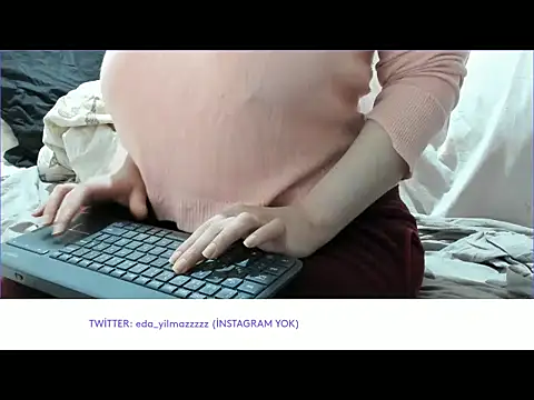 Snapshot of sexy_modelll chatting on November 18, 2025, 4:43 pm sexy modelll online show from November 18, 2025, 4:43 pm