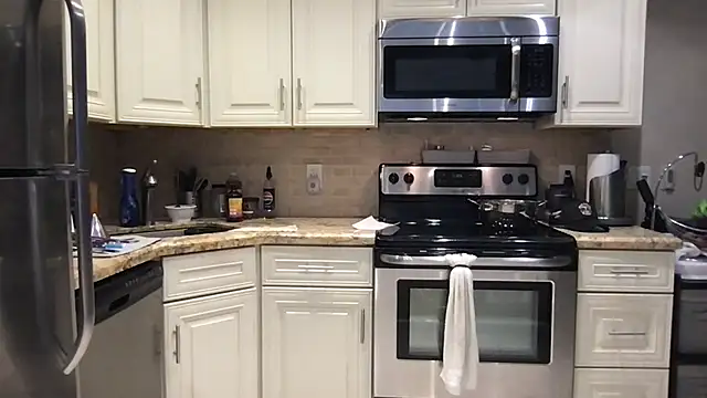 BigGuyMuscle online show from November 10, 2025, 3:06 pm