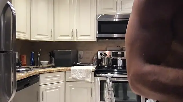 BigGuyMuscle online show from October 31, 2025, 5:59 am