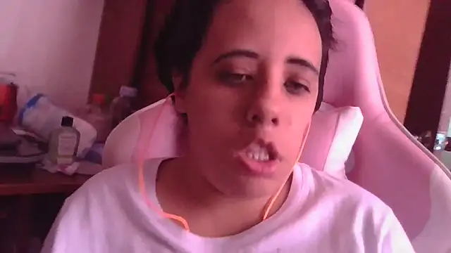 Snapshot of annarose19 chatting on November 22, 2025, 5:56 pm annarose19 online show from November 22, 2025, 5:56 pm