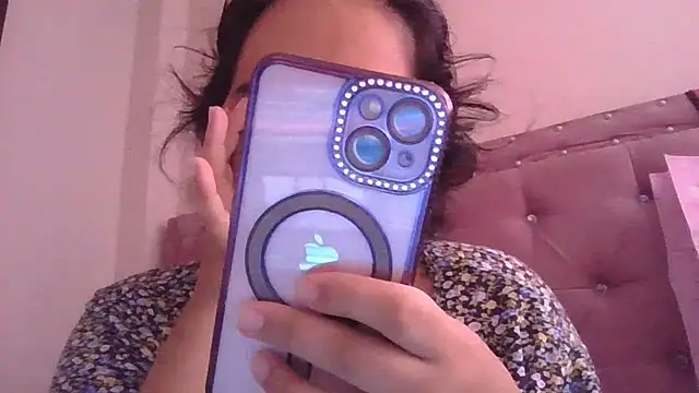 annarose19 online show from April 18, 2026, 4:42 pm