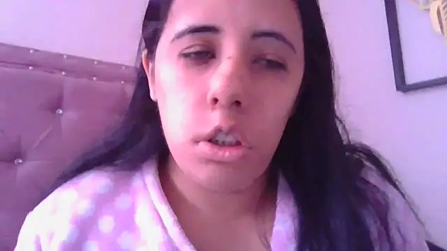 Snapshot of annarose19 chatting on October 2, 2025, 5:49 pm annarose19 online show from October 2, 2025, 5:49 pm