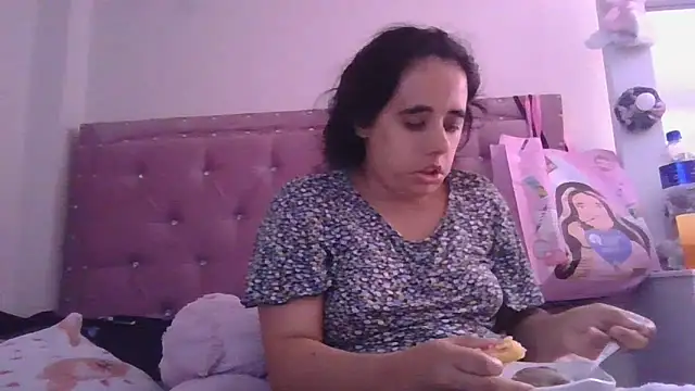 annarose19 online show from April 18, 2026, 7:58 pm