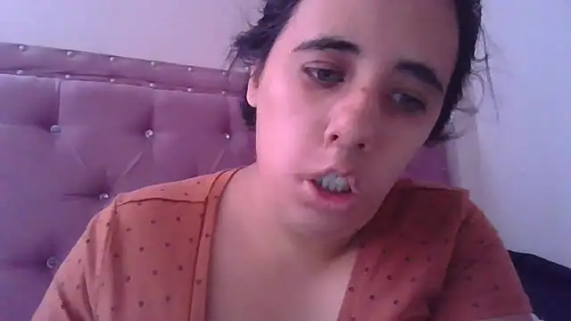 Snapshot of annarose19 chatting on November 5, 2025, 5:38 pm annarose19 online show from November 5, 2025, 5:38 pm