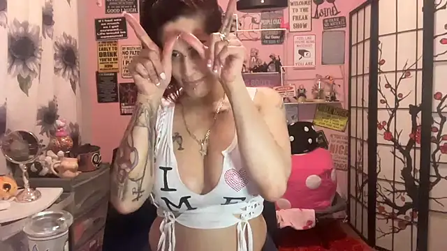 Snapshot of latinacubana chatting on March 22, 2025, 11:21 am latinacubana online show from March 22, 2025, 11:21 am