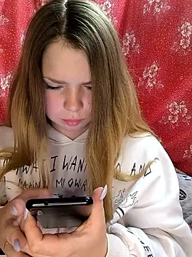 Zuli Kiska online show from March 25, 2026, 7:35 pm