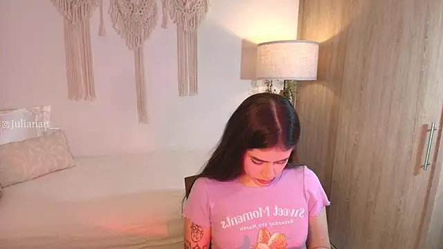 Snapshot of iriswest_ chatting on November 20, 2025, 12:22 am iriswest online show from November 20, 2025, 12:22 am