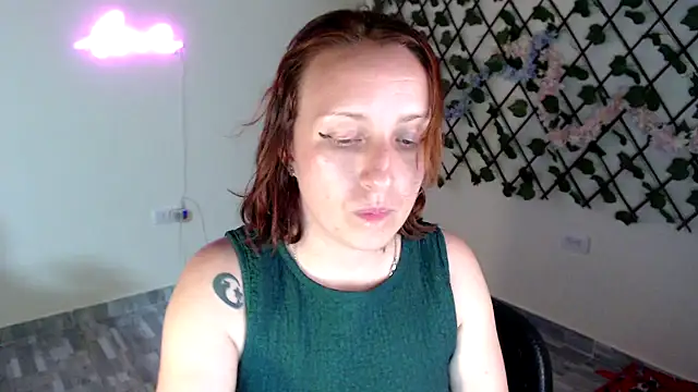 kittykalor09 online show from April 15, 2026, 11:27 pm