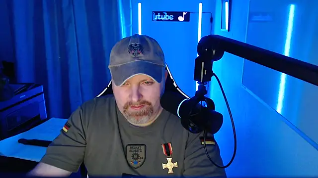 Snapshot of DerPornoPete chatting on September 10, 2025, 9:36 pm DerPornoPete online show from September 10, 2025, 9:36 pm