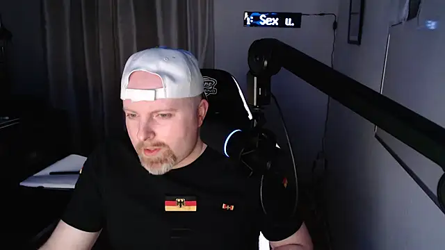 Snapshot of DerPornoPete chatting on February 12, 2025, 11:41 pm DerPornoPete online show from February 12, 2025, 11:41 pm