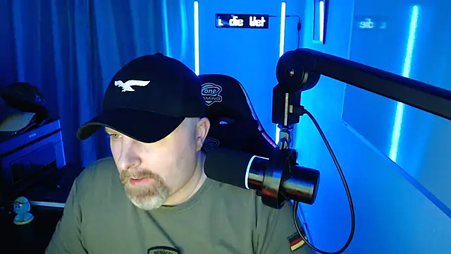 Snapshot of DerPornoPete chatting on September 17, 2025, 11:40 pm DerPornoPete online show from September 17, 2025, 11:40 pm