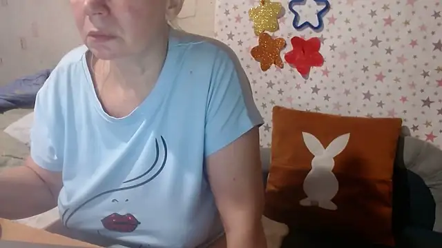 Snapshot of QueenLana chatting on December 1, 2025, 5:52 am QueenLana online show from December 1, 2025, 5:52 am