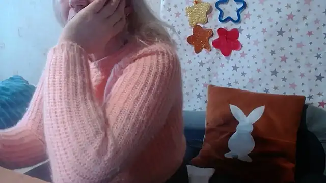 Snapshot of QueenLana chatting on December 2, 2025, 10:28 am QueenLana online show from December 2, 2025, 10:28 am