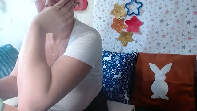 Snapshot of QueenLana chatting on December 14, 2025, 9:59 am QueenLana online show from December 14, 2025, 9:59 am